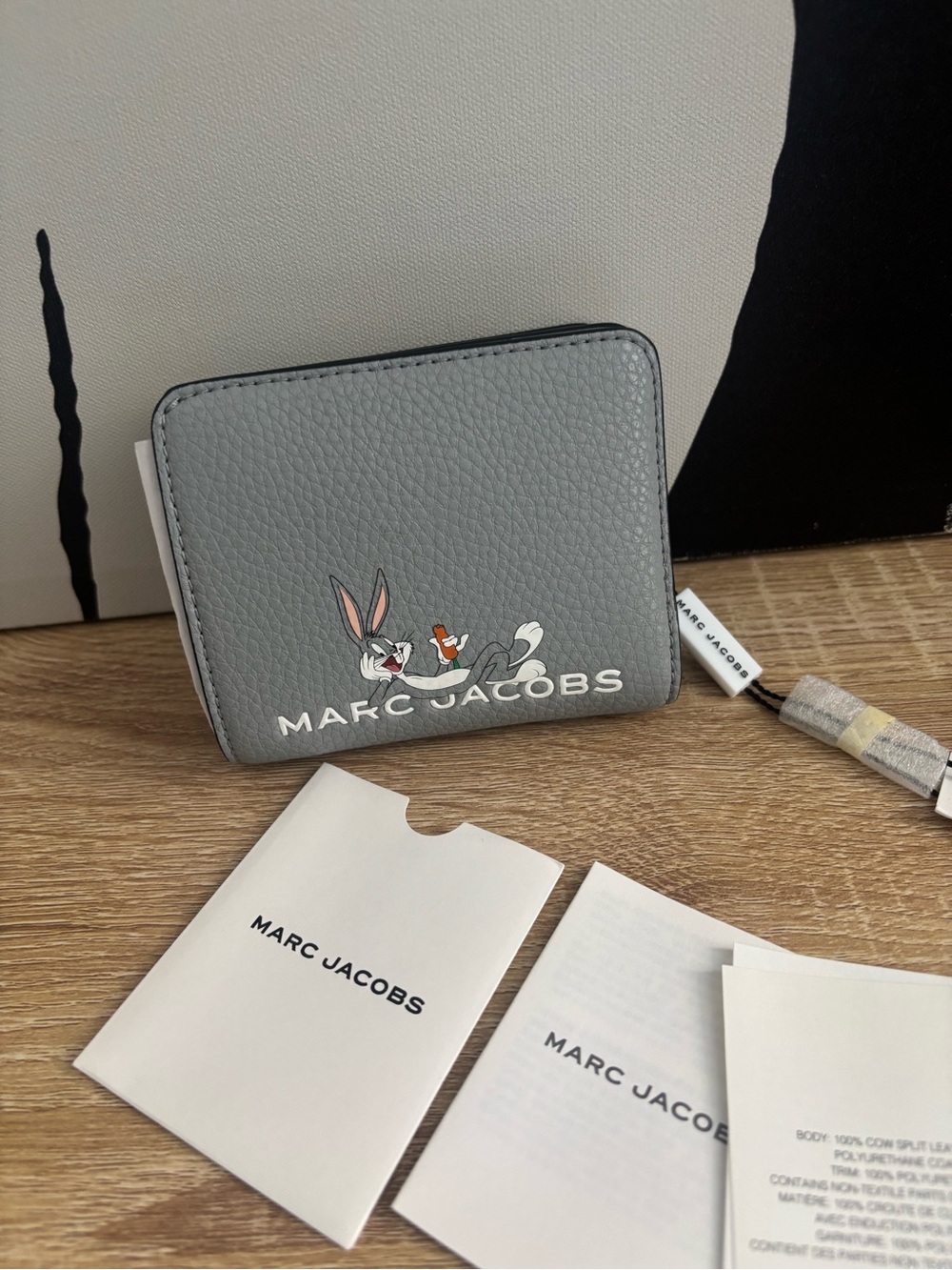 Marc Jacobs Gray Pebbled Leather Wallet with Bugs Bunny Graphic - Picture 4 of 8